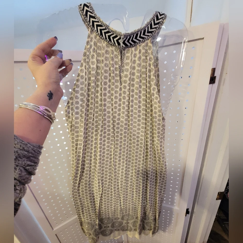 ESLEY Cream +Black Sleeveless Sun Dress W Keyhole Halter Neckline EMBROIDERED M - Picture 7 of 8